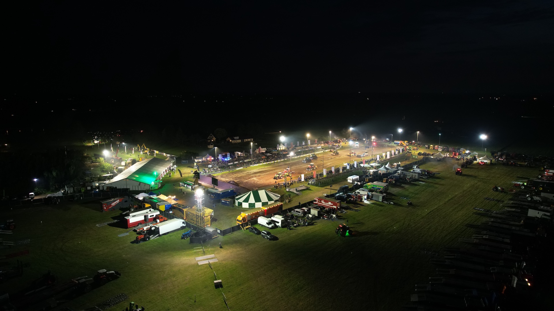 Evenemententerrein gefotografeerd vanuit de lucht